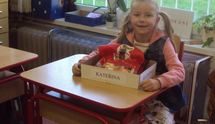 size4-16364488931859-139-neslysici-divka-s-poruchou-autistickeho-spektra-se-bez-asistence-nedostane-do-skoly-pomoci-muzete-i-