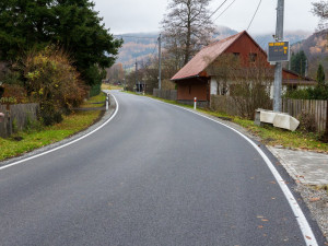 Obyvatelé Vernířovic se do Sobotína konečně dostanou po opravené silnici