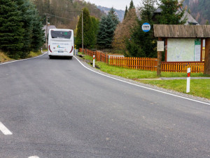 Obyvatelé Vernířovic se do Sobotína konečně dostanou po opravené silnici
