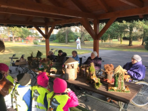 Seniory z domova dnes potěšily děti z mateřské školy ve Chválkovicích