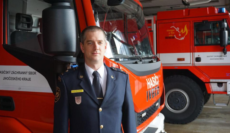 size3-16369636668643-103-o-bezpecnosti-elektrovozidel-panuje-rada-polopravd-a-mytu-varuji-hasici