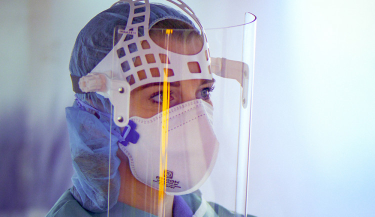 Studentky a studenti Univerzity Palackého pomáhají na covidových i necovidových jednotkách olomoucké fakultní nemocnice