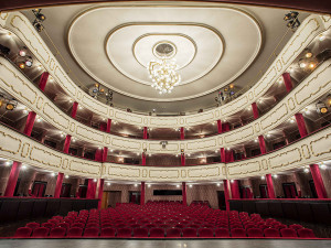 Noc divadel nabídne v Olomouci netradiční výlet městem, besedy i film