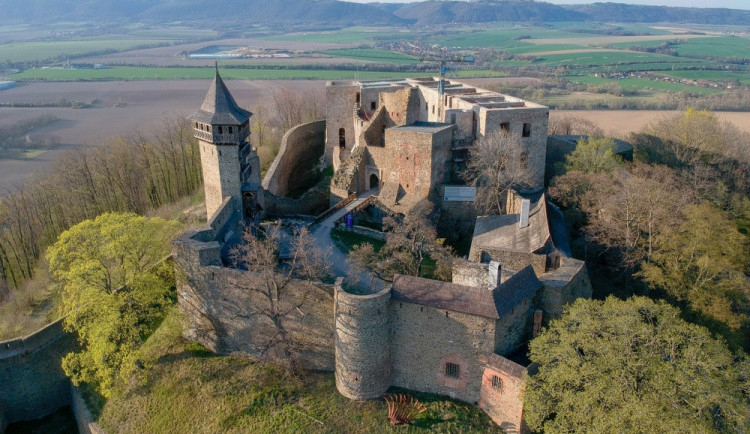 size4-16090595405463-124-po-sto-letech-se-hrad-helfstyn-opet-dockal-knizniho-zpracovani-dejin