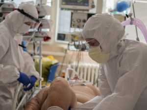V nemocnicích v Olomouckém kraji je již 400 lidí s covidem, padesát na JIP