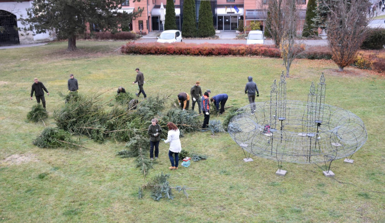 Hranice v neděli před zámkem rozsvítí první svíci na obřím adventním věnci