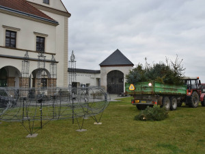 Hranice v neděli před zámkem rozsvítí obří adventní věnec