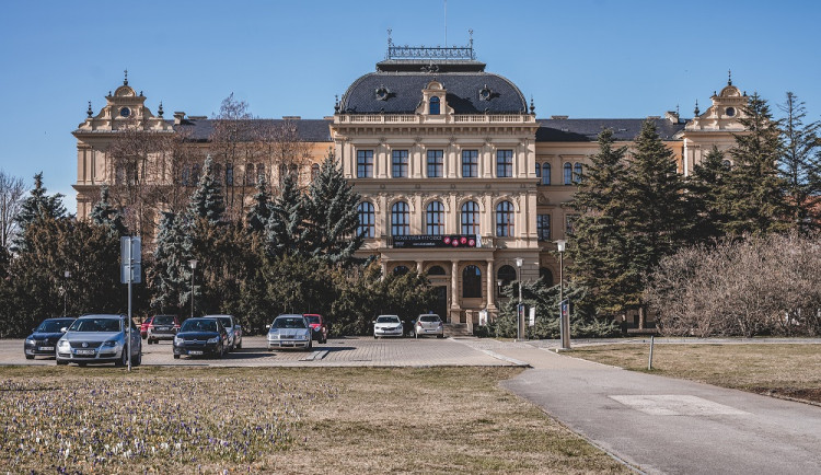 Do soutěže o proměnu Senovážného náměstí se přihlásilo 30 ateliérů