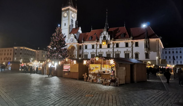 Rozhodnutí o zrušení vánoční trhů zaskočilo radnici i prodejce