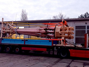 Červený kostel dostal novou věžičku. Zdobí ji ocelové šperky sochaře Jana Dostála