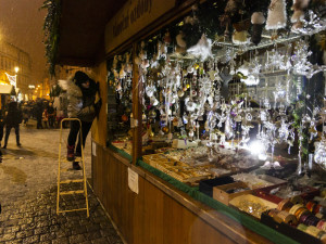 Olomoucké vánoční trhy se ponořily do tmy a lidé odešli. Je to velké zklamání, říkají pořadatelé