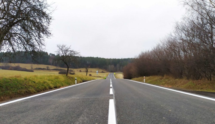 Přes Zlešické zatáčky projedou řidiči bez omezení, oprava silnice stála přes 30 milionů
