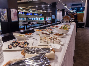 Vánoční večírek v dobré restauraci, u vás ve firmě nebo v soukromí? Připravíme na klíč