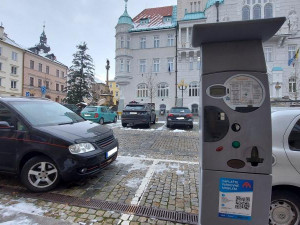 Šumperk zlevnil krátkodobé parkování v centru. Místo 20 lidé zaplatí 10 korun