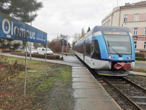 Správa železnic nařkla kvůli zbytečné výluce v Olomouci magistrát. Ten tvrdí, že všechny termíny dodržel