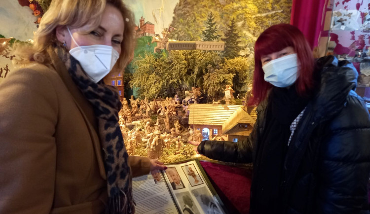 Proslulý betlém v Lošticích má další moravskou celebritu, básníka Wolkera