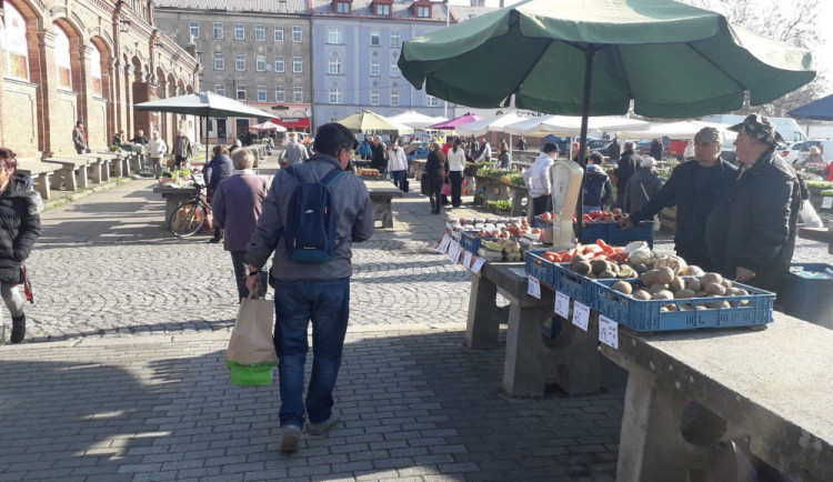 Město Olomouc bude tržnici zatím provozovat samo. Benýška vyloučilo