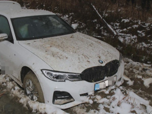 Policisté museli střílet na pronásledované BMW. Honička skončila na kraji Olomouce