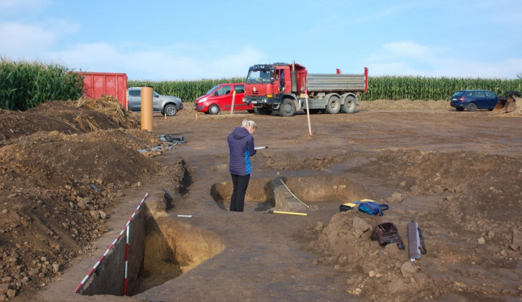 Archeologové odkryli dvě starobylá sídliště na Prostějovsku. Našli i kostru kováře či hutníka