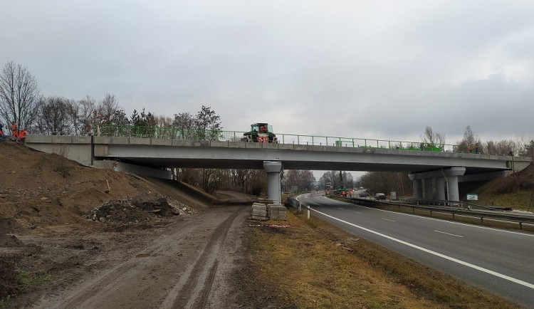 Oprava mostu mezi Budějovicemi a Hlubokou nad Vltavou končí