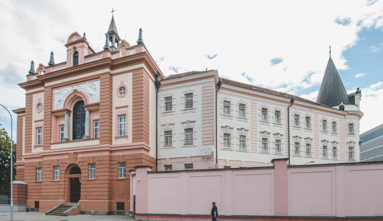Při sebevraždě muže se členové budějovické vězeňské služby nedopustili trestného činu