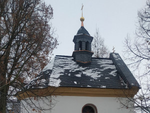 Kaple v Hejčíně dostala novou střechu. Město složitě hledalo zdatného zhotovitele