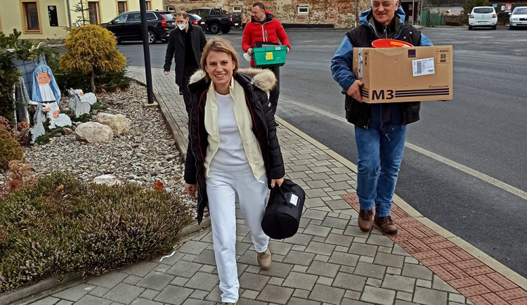 Mobilní očkovací tým navštívil v pátek 23 obcí na Jesenicku