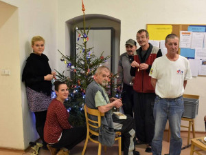 Olomoucká Charita připraví pro bezdomovce až 250 vánočních řízků
