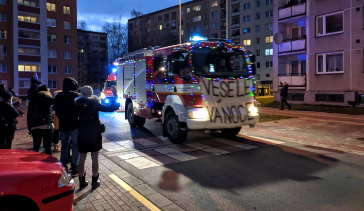 Předvánoční jízda dobrovolných hasičů v Přerově