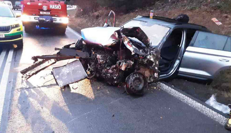 size4-16399338534192-124-mohelnicky-kopec-zavrela-tragicka-nehoda-celni-stret-ma-jednu-obet-zranily-se-i-deti