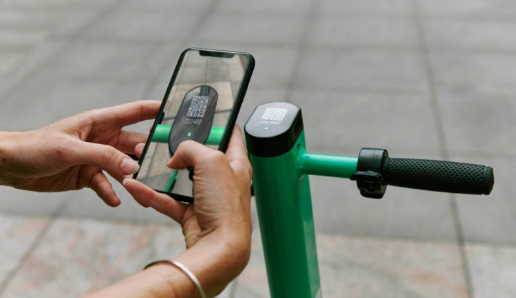 size3-16398438214693-103-jak-jezdit-na-elektrokolobezce-v-zime-provozovatele-doporucuji-zapnout-zacatecnicky-mod