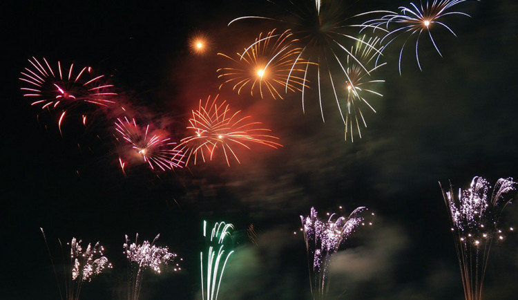 Novoroční ohňostroj si užijí lidé v Přerově a Jeseníku. Řada měst ho zrušila