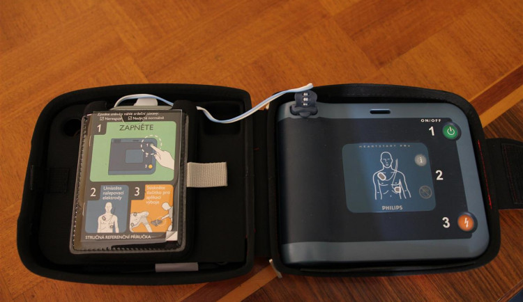 1541145636163-152-defib-dva