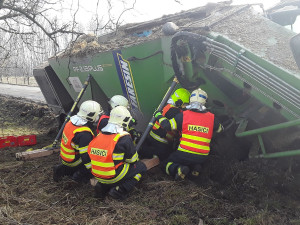 Hasiči v Olomouckém kraji měli pestrý rok. Krokodýl, panda, pes, kůň nebo socha světce