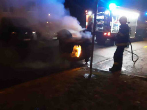 Už osm minut po půlnoci hasiči ve Šternberku likvidovali první požár krabic od zábavní pyrotechniky