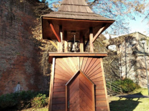 Olomoucké Bezručovy sady mají novou zvoničku. Jde o věrnou repliku původní