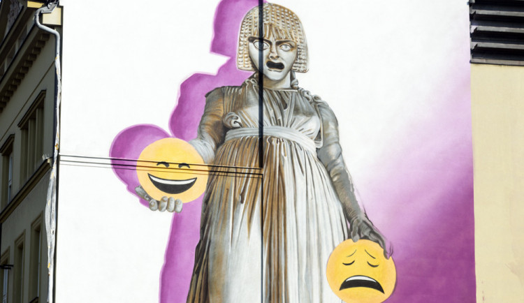 size4-16342851372569-124-mural