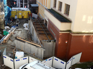 Přístavba mezi Červeným kostelem a budovou ředitelství Vědecké knihovny Olomouc