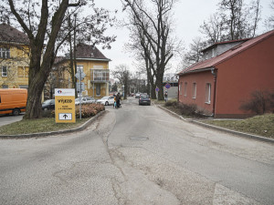 Další krok ke dvoumiliardovému pavilonu. Frekventovanou ulici v olomoucké nemocnici zavřou stavební úpravy