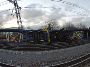 V Prosenicích se srazily dva nákladních vlaky. Doprava na Ostravu je přerušená