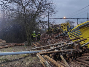 V Prosenicích se srazily dva nákladních vlaky. Doprava na Ostravu je přerušená