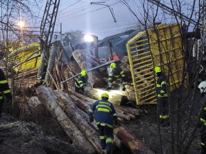 V Prosenicích se srazily dva nákladních vlaky. Doprava na Ostravu je přerušená