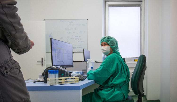 size3-16422722355341-139-prehledne-jaka-opatreni-se-meni-od-pondeli-vlada-chce-zamezit-sireni-omikronu