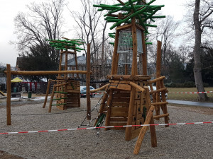 Ve Šternberku budí pozornost nové prolézačky pro děti, takzvané stromověže