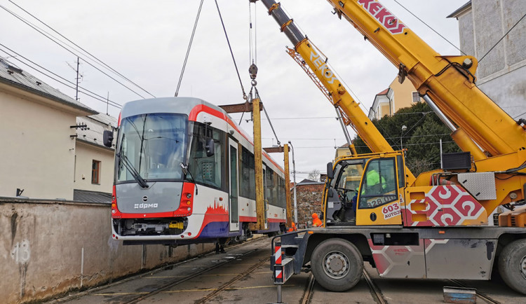 Nová tramvaj EVO1/o dorazila do Olomouce