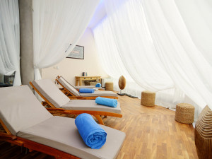 Z lyží do bazénu, sauny a na frgály. Užijte si zimu ve Velkých Karlovicích