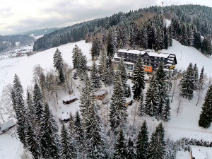 Velké Karlovice lákají 5. února na běžkařský závod Noční stopa Valachy, sněhu je dost