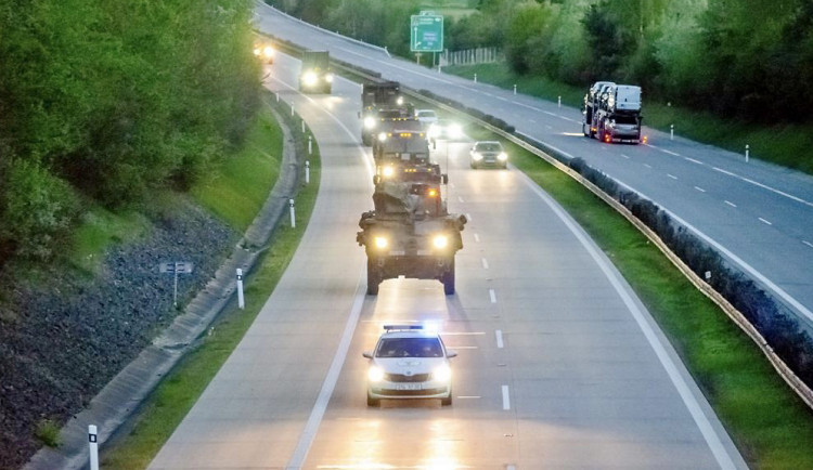 size3-16438053327709-139-pres-cesko-pojede-asi-dosud-nejvetsi-americky-konvoj-s-1800-vojaky-a-700-vozy