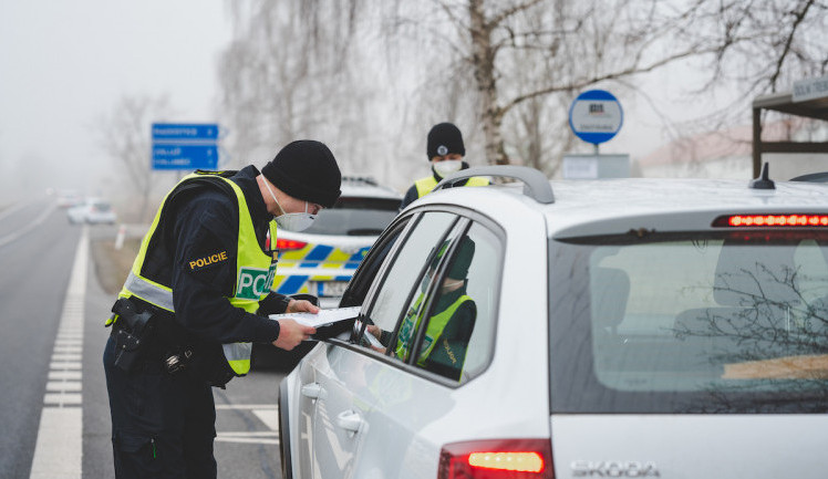 Policisté kontrolovali zimní výbavu, někteří řidiči si špatně očistili skla