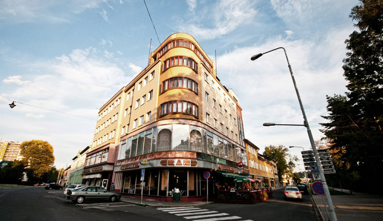 Archivní snímek Hotelu Grand v Šumperku, stavba nyní prochází rekonstrukcí